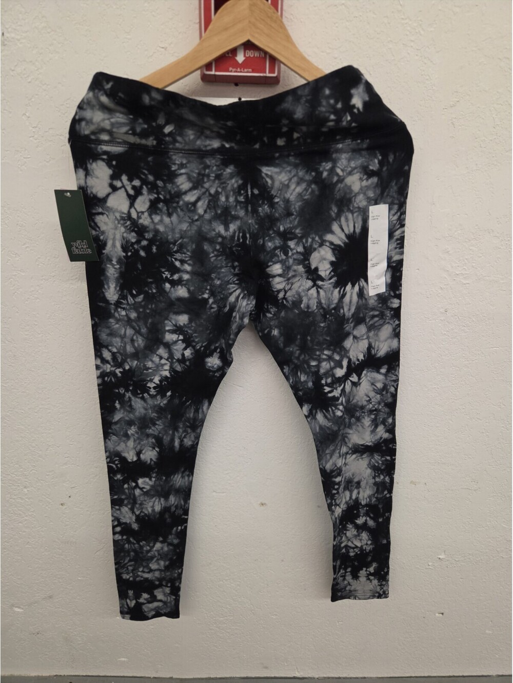 Black and white high-rise leggings L